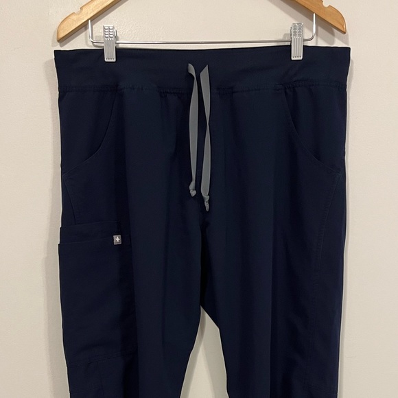 Figs Kade Cargo Scrub Pants Navy LP - Picture 6 of 13